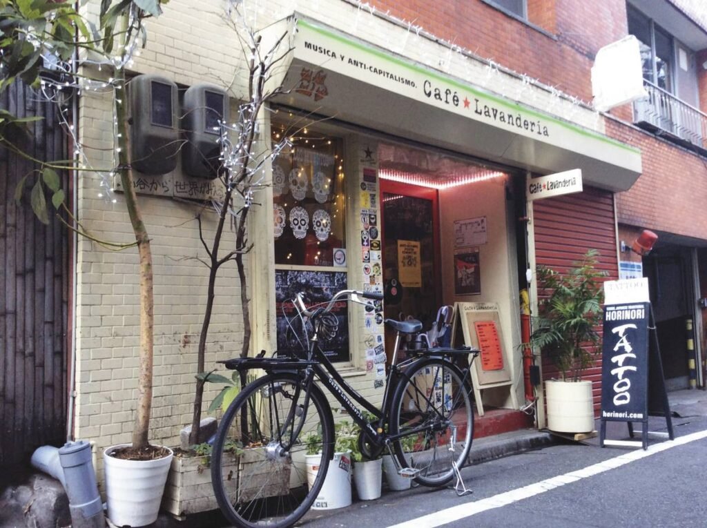 Café Lavandería: Antifascismo y Che Guevara en un café de Japón - Por Hernan Pannesi