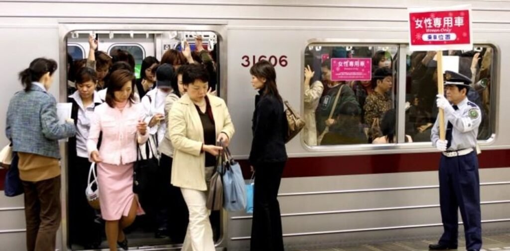 muestra trenes japon trenes mujeres japon