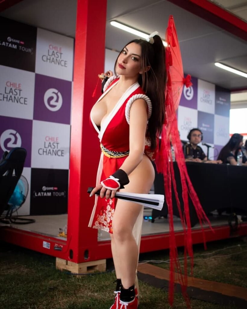 fabibi-chile-cosplayer-comic-con fabibi como Mai en eventos de cosplay
