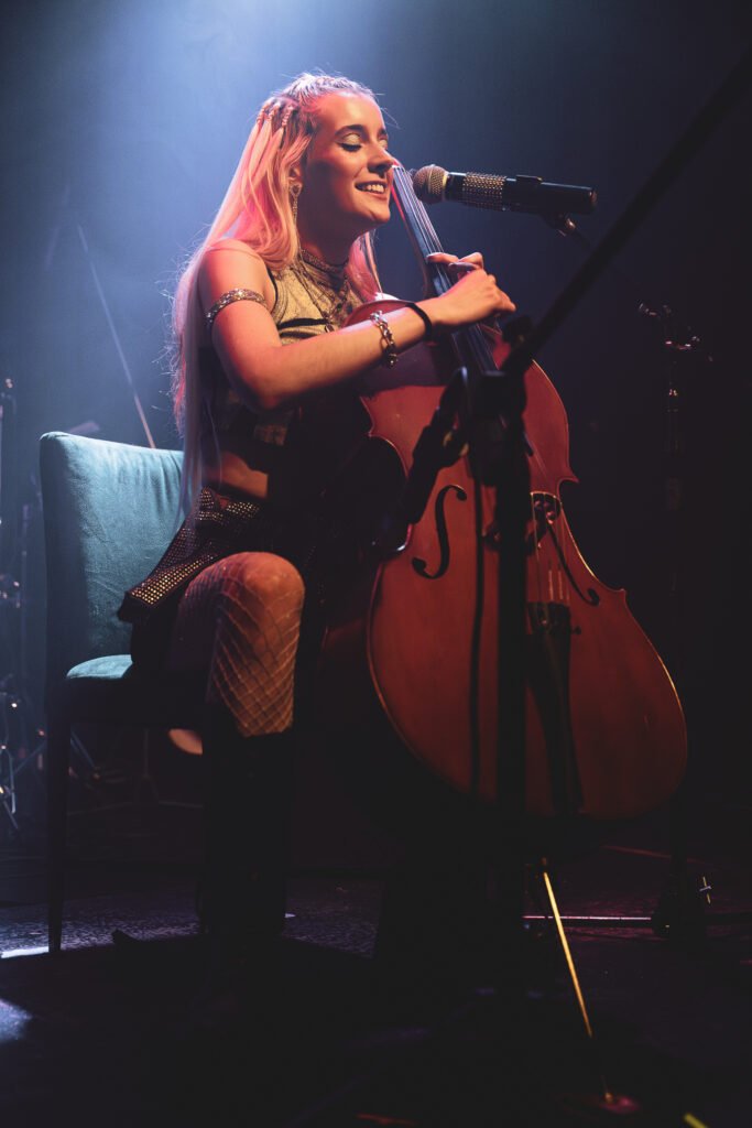 Carolina Conzonno artista, cantautora y compositora de rock y pop.