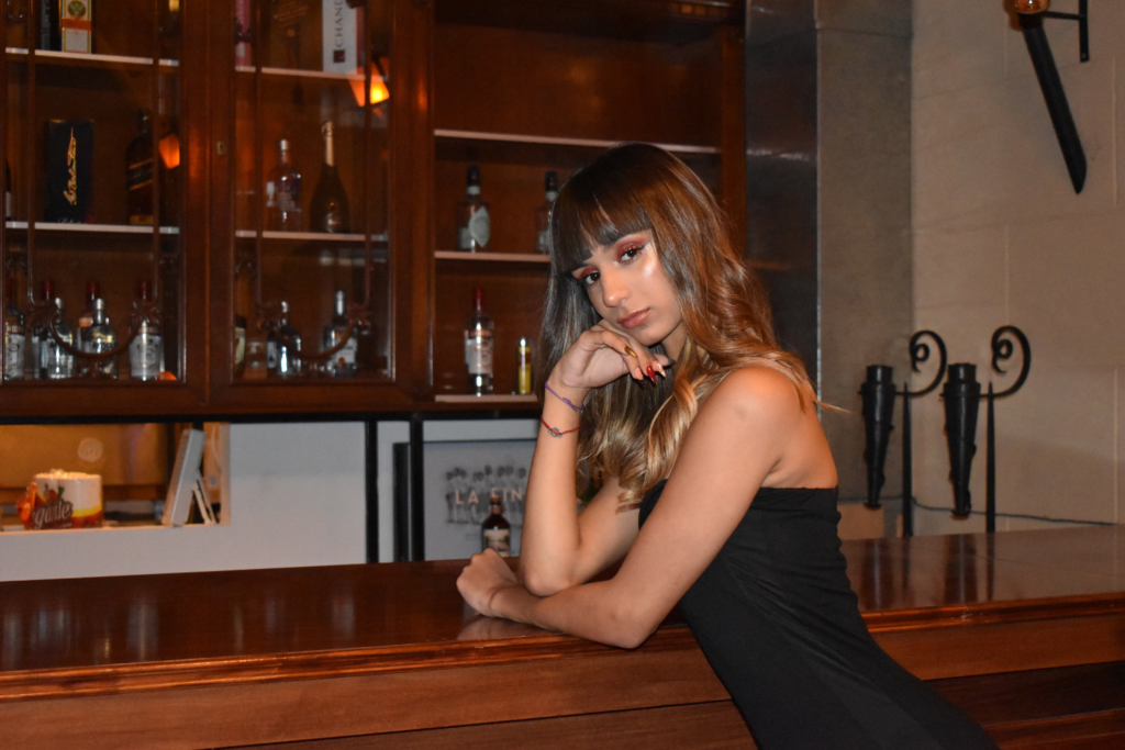 Sofia Ibarra host en Saglia.